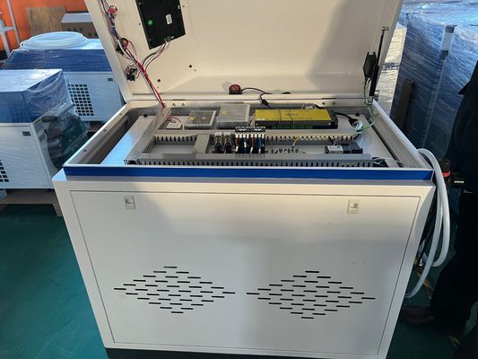 250 KG ταχύτητα 3 σε 1 χειροκίνητη μηχανή καθαρισμού συγκόλλησης με λέιζερ ινών 1500W 2000W 3000W Μεταλλική μηχανή καθαρισμού συγκόλλησης με λέιζερ 1130*685*1440mm